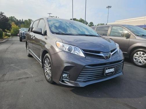 2020 Toyota Sienna XLE