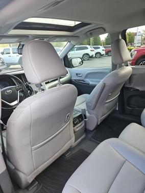 2020 Toyota Sienna XLE