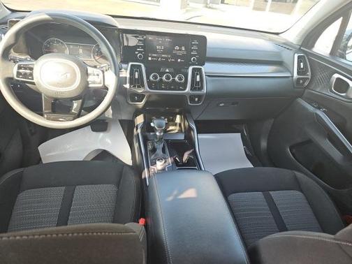 2022 Kia Sorento LX