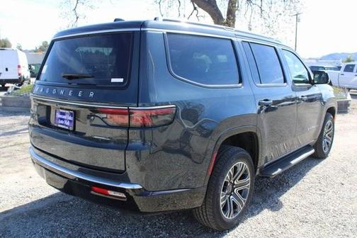 2025 Jeep Wagoneer Base