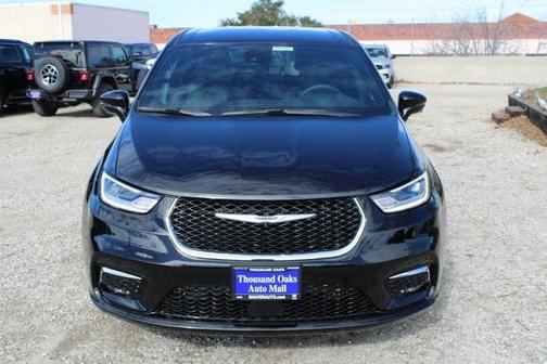 2025 Chrysler Pacifica Hybrid Select