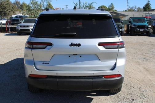 2023 Jeep Grand Cherokee L Laredo
