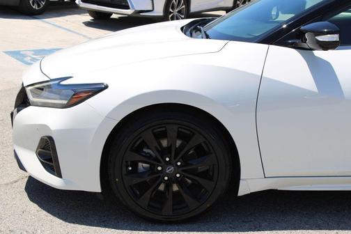 White 2023 Nissan Maxima SR