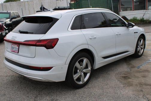 2019 Audi e-tron Premium Plus