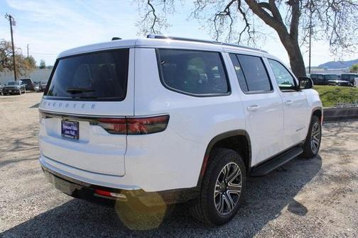 2025 Jeep Wagoneer Base