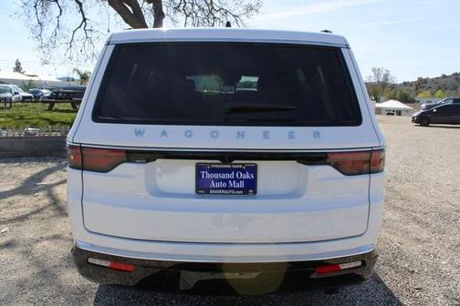 2025 Jeep Wagoneer Base