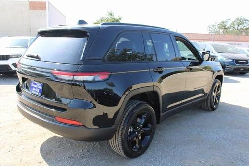2025 Jeep Grand Cherokee Laredo