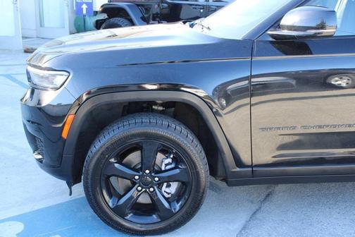 2023 Jeep Grand Cherokee L Laredo