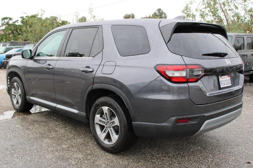 2023 Honda Pilot EX-L 8-Passenger