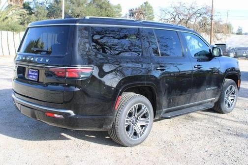 2025 Jeep Wagoneer Base