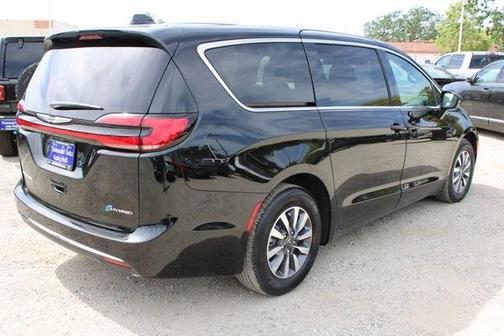 2025 Chrysler Pacifica Hybrid Select