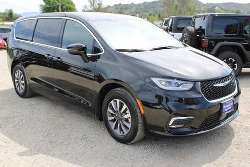 2025 Chrysler Pacifica Hybrid Select