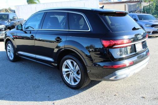 2020 Audi Q7 55 Premium Plus