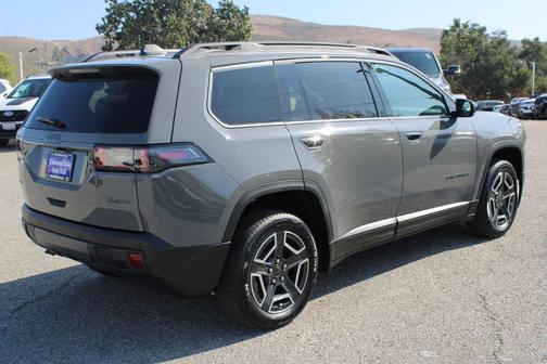 Sting Gray Clearcoat 2026 Jeep Cherokee LAREDO/LIMITED
