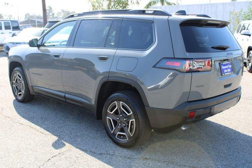 Sting Gray Clearcoat 2026 Jeep Cherokee LAREDO/LIMITED