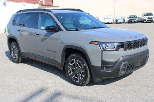 Sting Gray Clearcoat 2026 Jeep Cherokee LAREDO/LIMITED