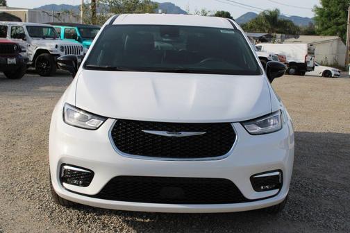 Bright White Clearcoat 2026 Chrysler Pacifica Select