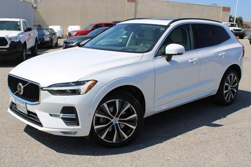 2022 Volvo XC60 B5 Momentum