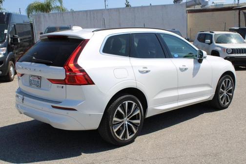2022 Volvo XC60 B5 Momentum