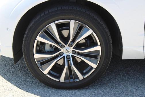2022 Volvo XC60 B5 Momentum
