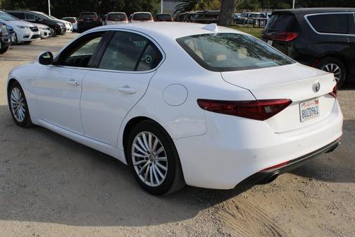 2021 Alfa Romeo Giulia Base