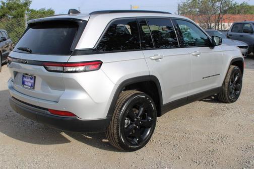 Silver Zynith 2026 Jeep Grand Cherokee Limited