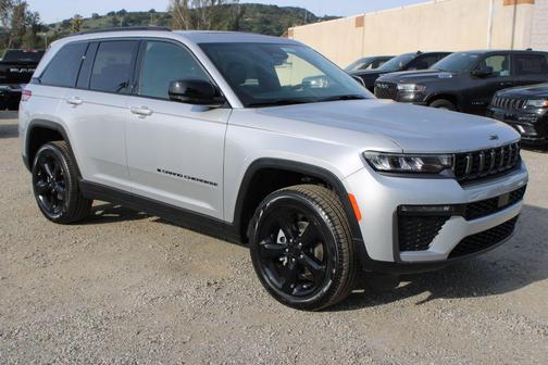 Silver Zynith 2026 Jeep Grand Cherokee Limited