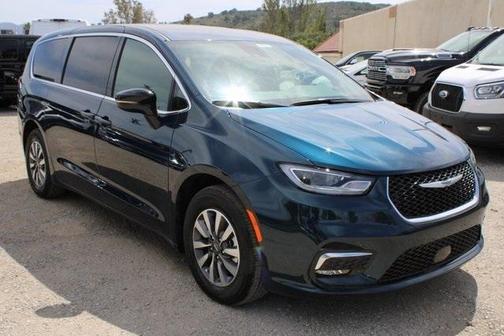 2025 Chrysler Pacifica Hybrid Select