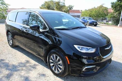 2025 Chrysler Pacifica Hybrid Select