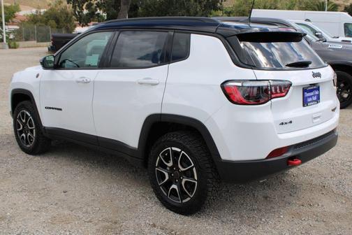 Bright White Clearcoat 2026 Jeep Compass Trailhawk