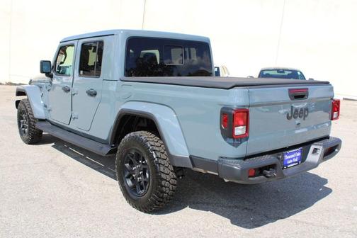 2025 Jeep Gladiator Sport