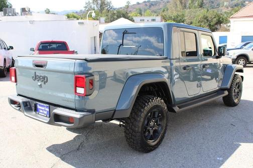 2025 Jeep Gladiator Sport