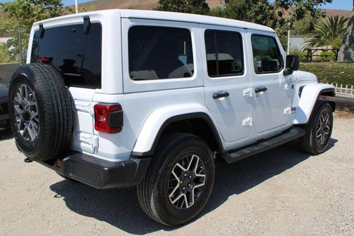 Bright White Clearcoat 2026 Jeep Wrangler Sahara