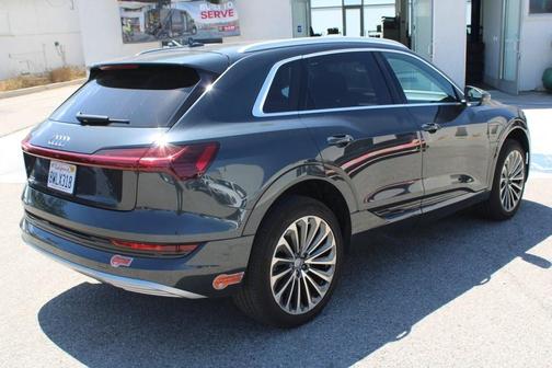 2019 Audi e-tron Prestige