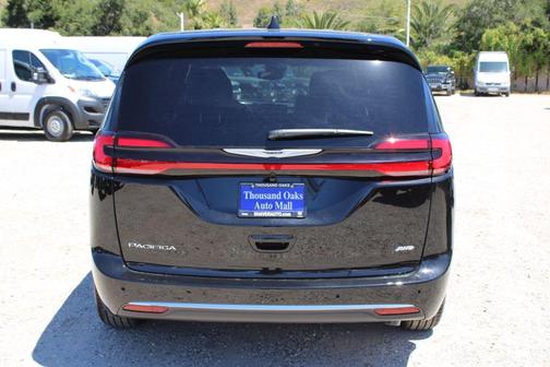 Diamond Black 2026 Chrysler Pacifica Select
