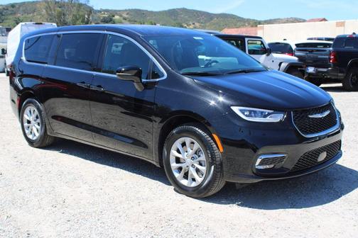 Diamond Black 2026 Chrysler Pacifica Select