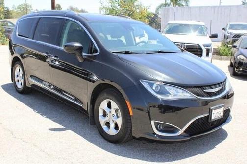 2017 Chrysler Pacifica Touring-L Plus