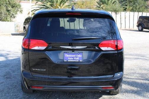 2025 Chrysler Voyager LX