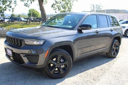 2025 Jeep Grand Cherokee Laredo