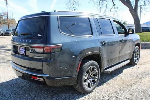 2025 Jeep Wagoneer Base