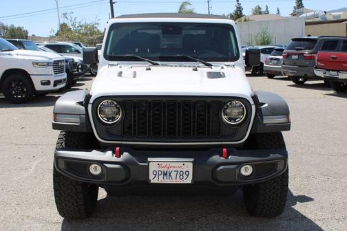 Bright White Clearcoat 2024 Jeep Wrangler Rubicon