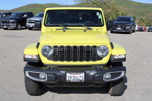2024 Jeep Gladiator Sport