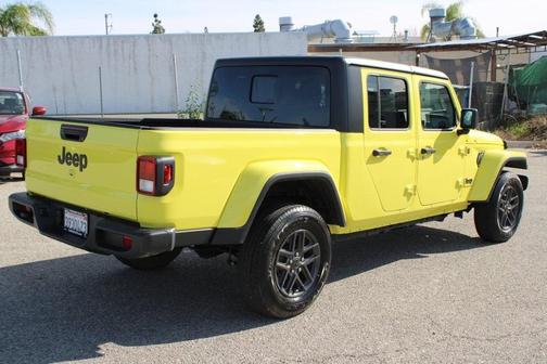 2024 Jeep Gladiator Sport