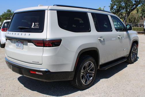 Luxury White Pearlcoat 2022 Jeep Wagoneer Series III