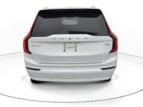 Crystal White Pearl 2026 Volvo XC90 Plug-In Hybrid T8 Ultra 7-Seater