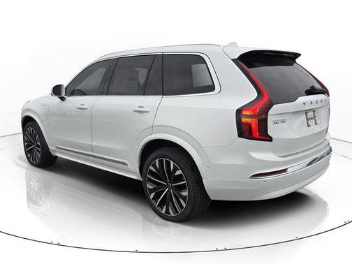 Crystal White Pearl 2026 Volvo XC90 Plug-In Hybrid T8 Ultra 7-Seater