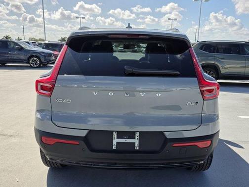 2026 Volvo XC40 B5 Plus