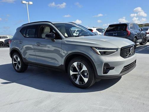 2026 Volvo XC40 B5 Plus