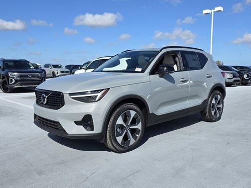 2026 Volvo XC40 B5 Plus