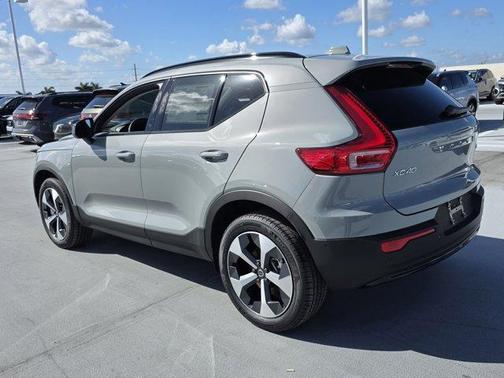 2026 Volvo XC40 B5 Plus